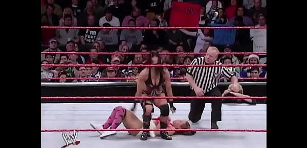  Mickie James vs Victoria Raw 121205